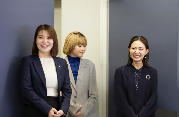 笑顔で働く社会保険労務士法人そらのスタッフ